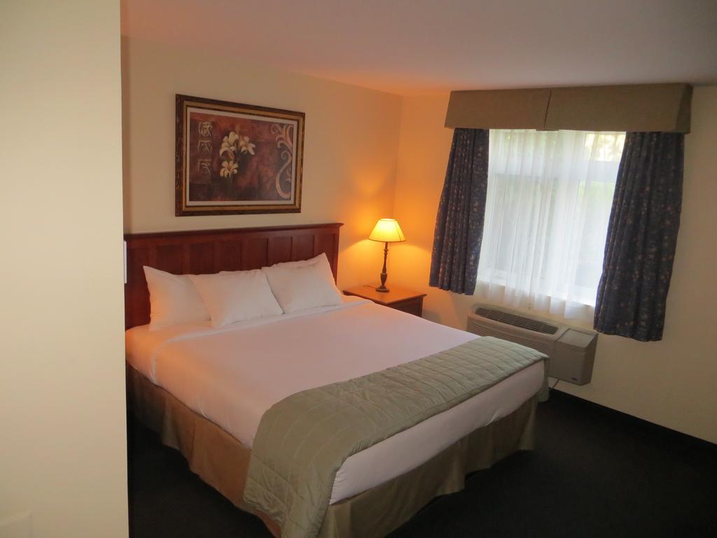 Hotel St-Bernard Saint-Bernard-de-Lacolle ห้อง รูปภาพ