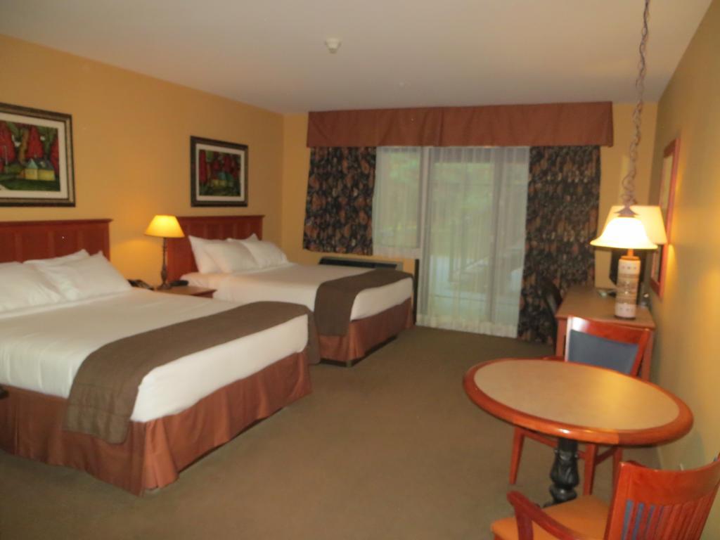Hotel St-Bernard Saint-Bernard-de-Lacolle ห้อง รูปภาพ