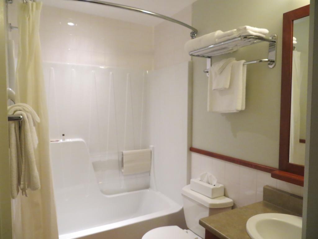 Hotel St-Bernard Saint-Bernard-de-Lacolle ห้อง รูปภาพ