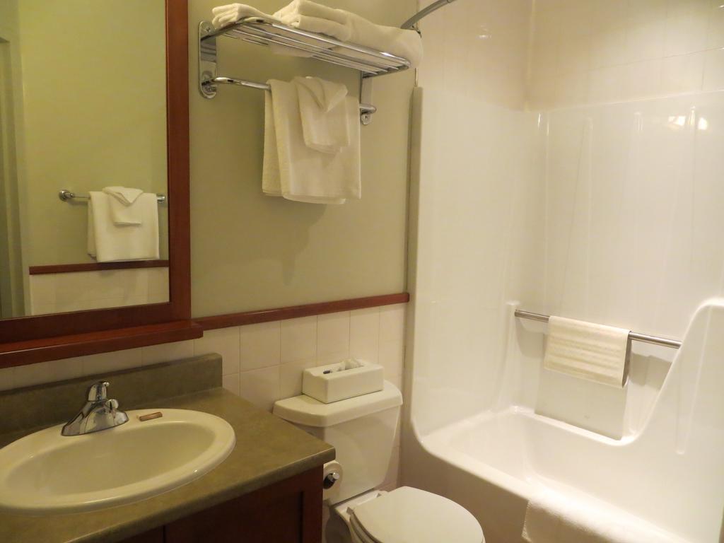 Hotel St-Bernard Saint-Bernard-de-Lacolle ห้อง รูปภาพ