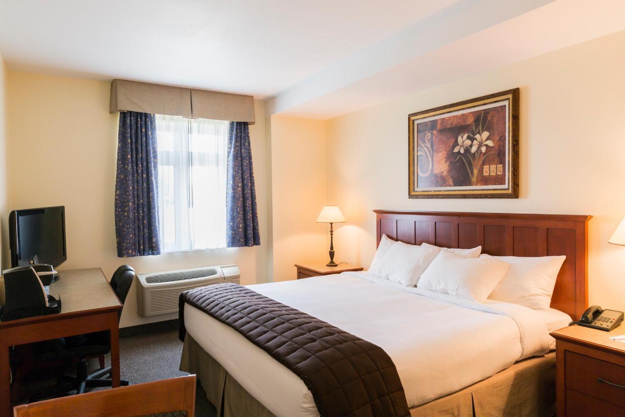 Hotel St-Bernard Saint-Bernard-de-Lacolle ภายนอก รูปภาพ