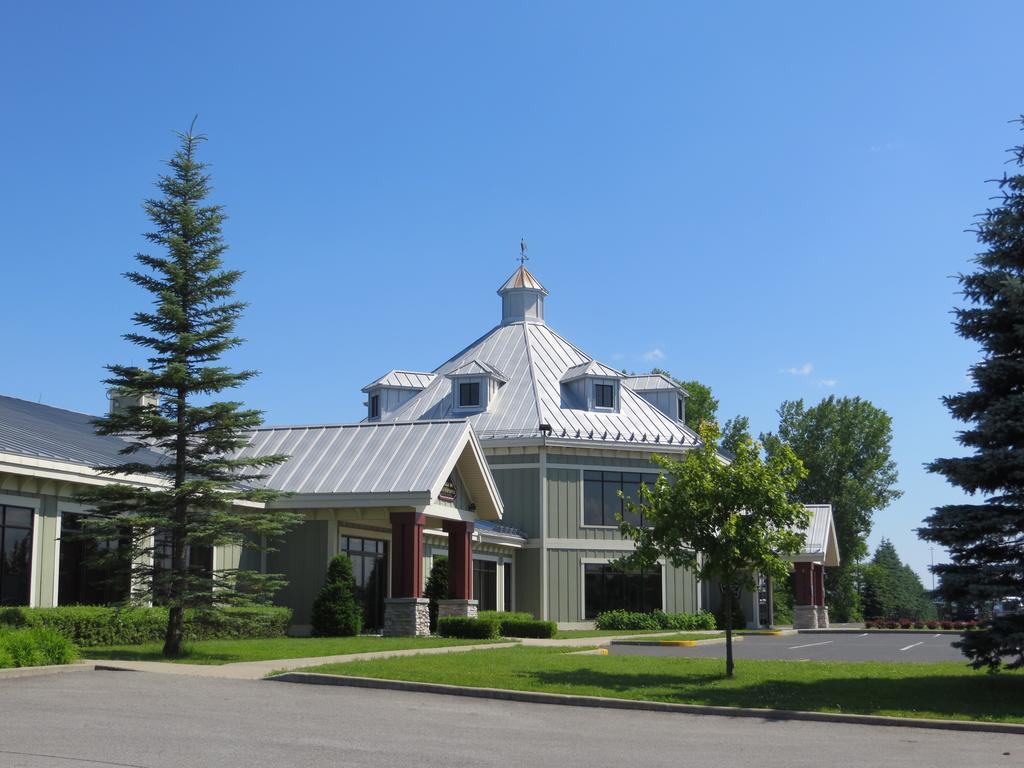Hotel St-Bernard Saint-Bernard-de-Lacolle ภายนอก รูปภาพ